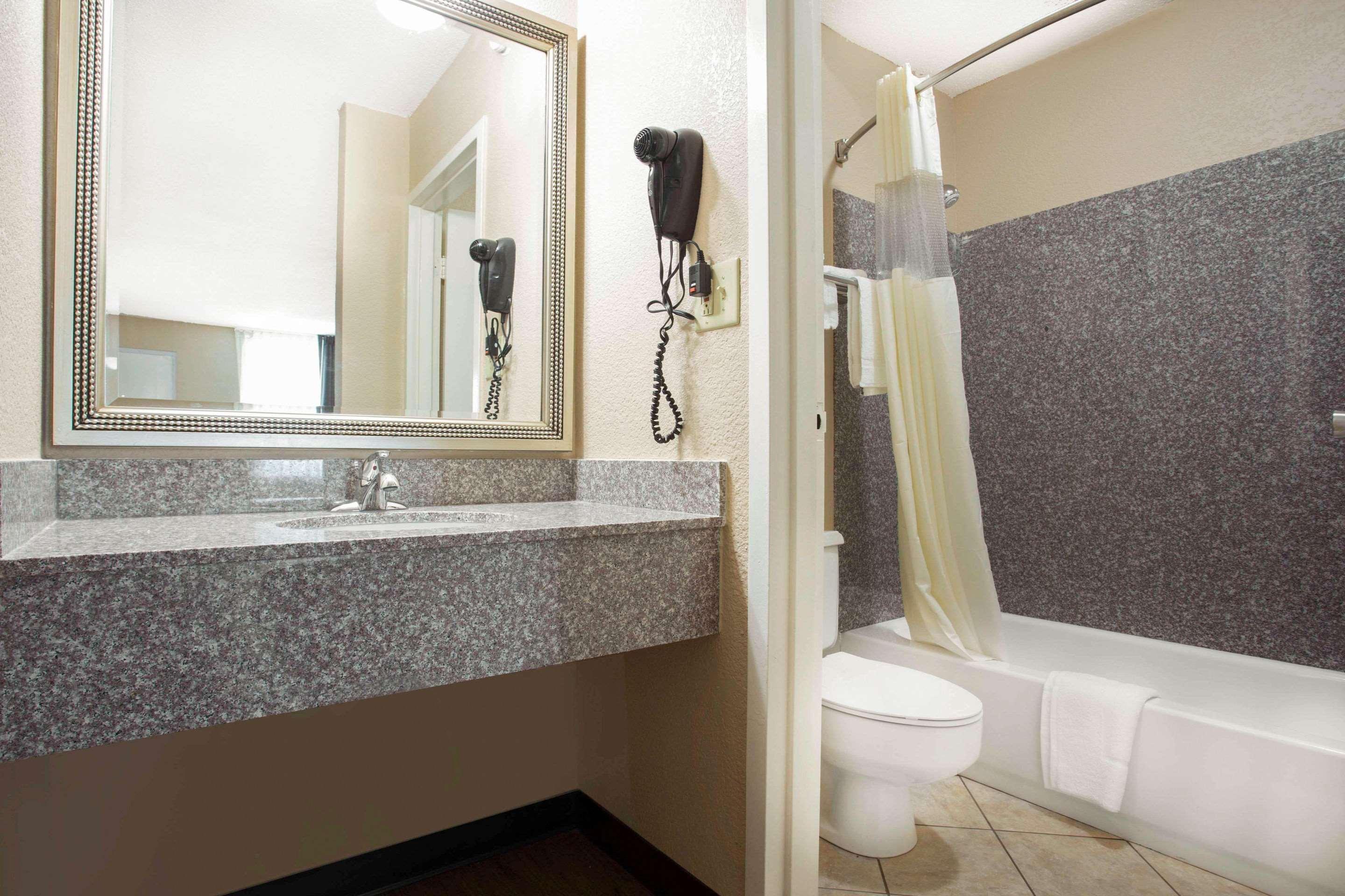 Quality Inn & Suites University Area Charlotte Dış mekan fotoğraf